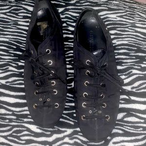 Givenchy logo sneakers 👟 in good condition